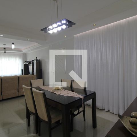 Casa à venda com 178m², 3 quartos e 4 vagasSala