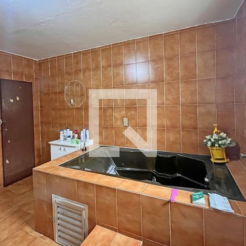 Casa à venda com 330m², 3 quartos e 2 vagasBanheiro da Suíte