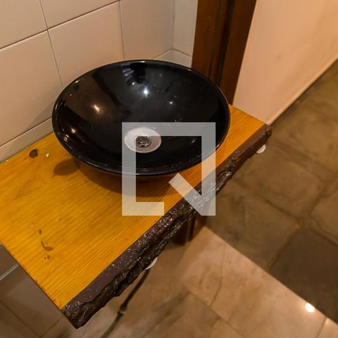 Casa à venda com 150m², 3 quartos e 1 vagaBanheiro da Edícula - Pia