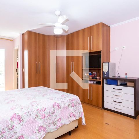 Casa à venda com 132m², 3 quartos e 2 vagasSuíte