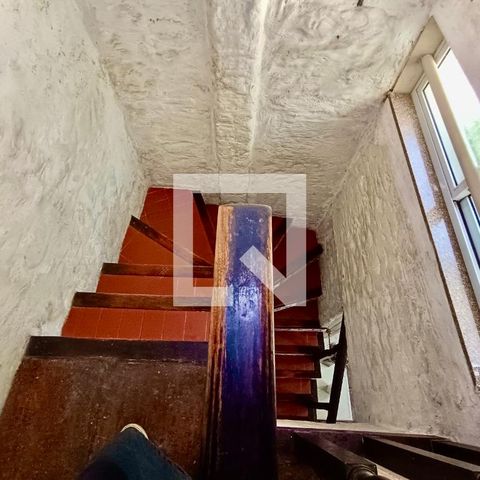 Apartamento à venda com 280m², 3 quartos e 1 vaga Apartamento à venda com 280m², 3 quartos e 1 vagaEscada