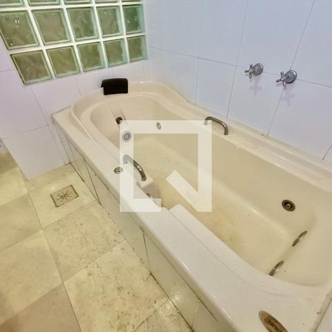 Apartamento à venda com 280m², 3 quartos e 1 vaga Apartamento à venda com 280m², 3 quartos e 1 vagaBanheiro social