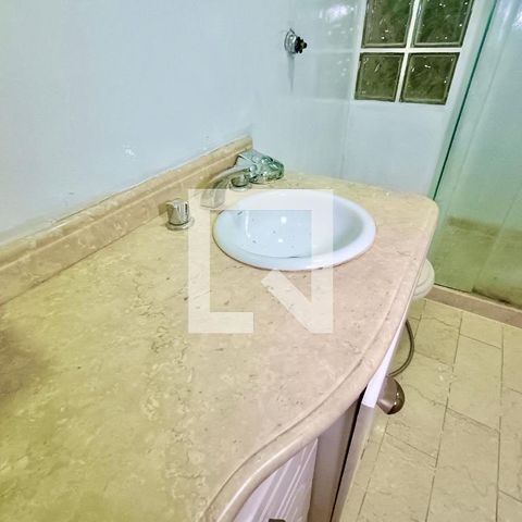 Apartamento à venda com 280m², 3 quartos e 1 vaga Apartamento à venda com 280m², 3 quartos e 1 vagaSuíte banheiro