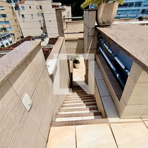 Apartamento à venda com 280m², 3 quartos e 1 vaga Apartamento à venda com 280m², 3 quartos e 1 vagaEscada