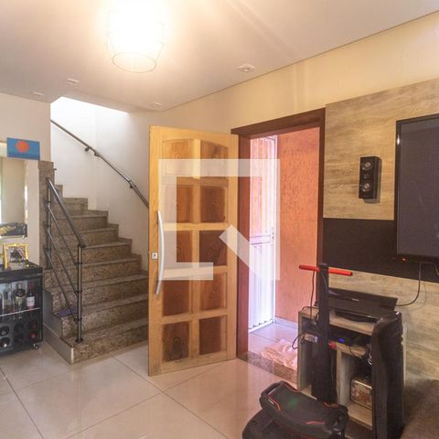 Casa para alugar com 350m², 3 quartos e 2 vagas Casa para alugar com 350m², 3 quartos e 2 vagasSala de estar