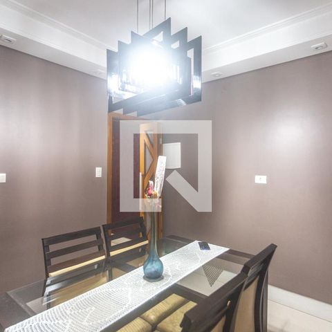 Casa para alugar com 350m², 3 quartos e 2 vagas Casa para alugar com 350m², 3 quartos e 2 vagasSala de jantar