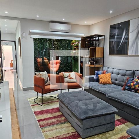 Casa à venda com 104m², 3 quartos e 2 vagas Casa à venda com 104m², 3 quartos e 2 vagasSala