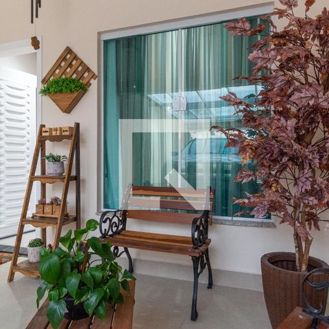 Casa à venda com 104m², 3 quartos e 2 vagasFachada