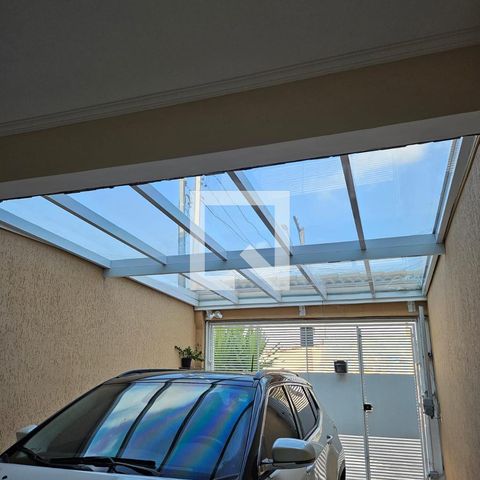 Casa à venda com 104m², 3 quartos e 2 vagas Casa à venda com 104m², 3 quartos e 2 vagasFachada