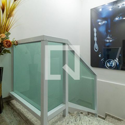 Casa à venda com 104m², 3 quartos e 2 vagasEscada