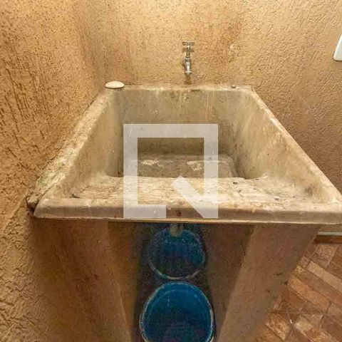 Casa à venda com 200m², 4 quartos e 3 vagasCasa 2 - área de serviço 