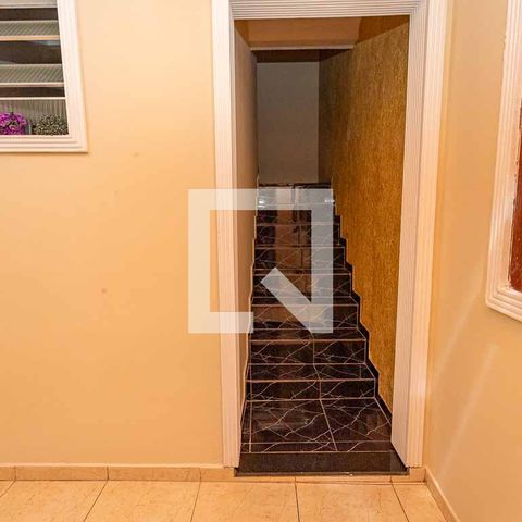 Casa à venda com 200m², 4 quartos e 3 vagasEscada 