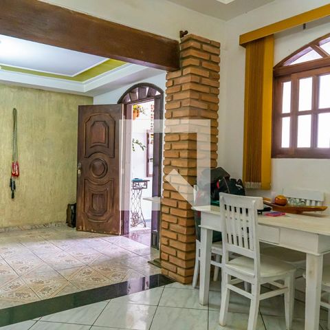 Casa à venda com 113m², 4 quartos e 3 vagasSala