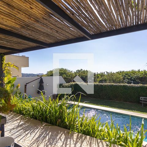 Casa de condomínio à venda com 200m², 3 quartos e 4 vagasQuintal com piscina e espaço gourmet