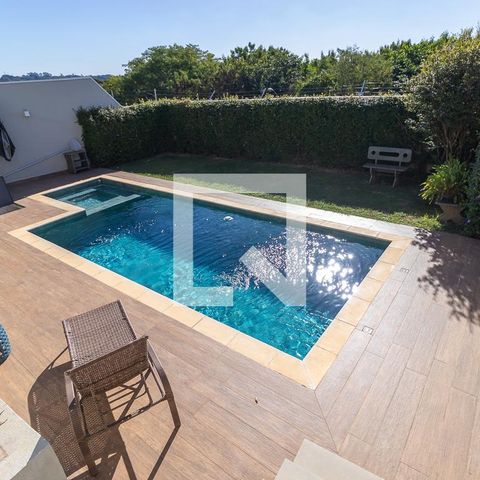Casa de condomínio à venda com 200m², 3 quartos e 4 vagasPiscina