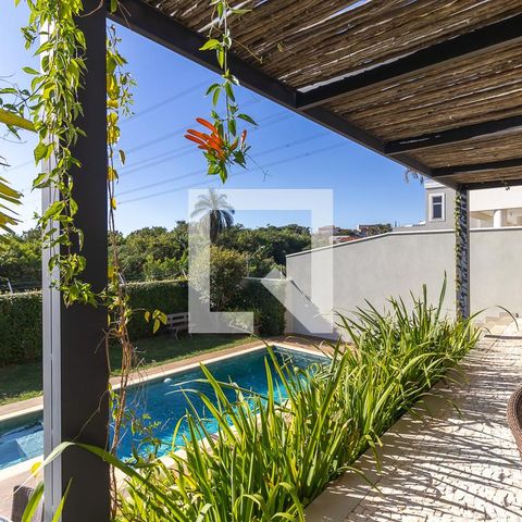Casa de condomínio à venda com 200m², 3 quartos e 4 vagasQuintal com piscina e espaço gourmet