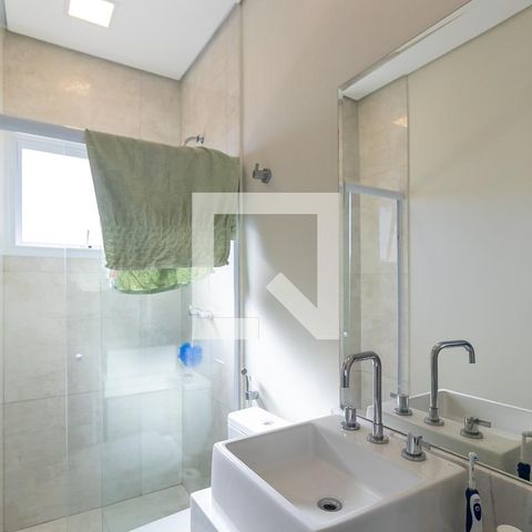 Casa de condomínio à venda com 200m², 3 quartos e 4 vagasBanheiro da suíte 2