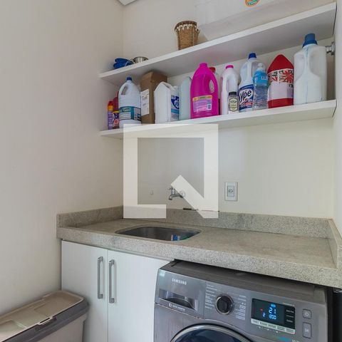 Casa de condomínio à venda com 200m², 3 quartos e 4 vagasÁrea de serviço