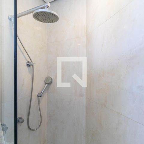 Casa de condomínio à venda com 200m², 3 quartos e 4 vagasBanheiro da suíte 1