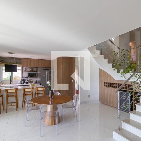 Casa de condomínio à venda com 200m², 3 quartos e 4 vagasSala
