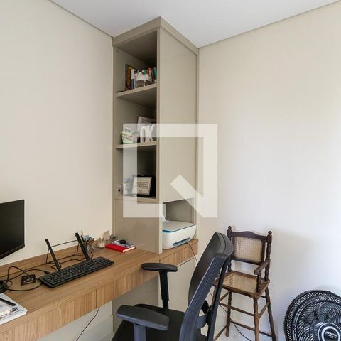 Casa de condomínio à venda com 200m², 3 quartos e 4 vagasSala - Escritório
