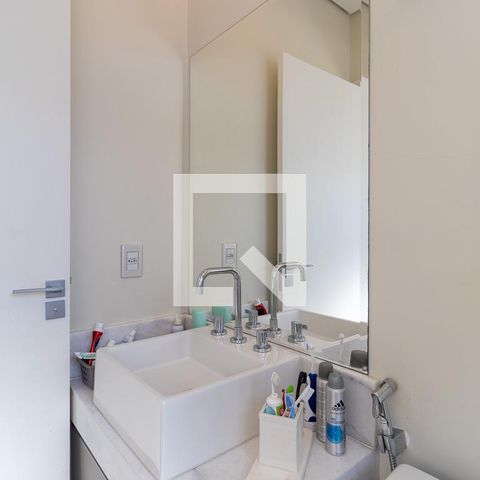 Casa de condomínio à venda com 200m², 3 quartos e 4 vagasBanheiro da suíte 3
