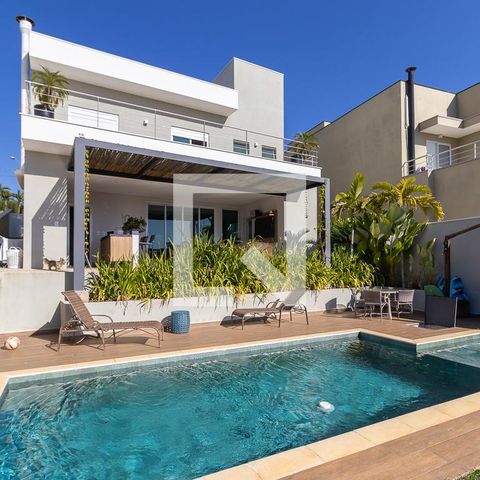 Casa de condomínio à venda com 200m², 3 quartos e 4 vagasPiscina
