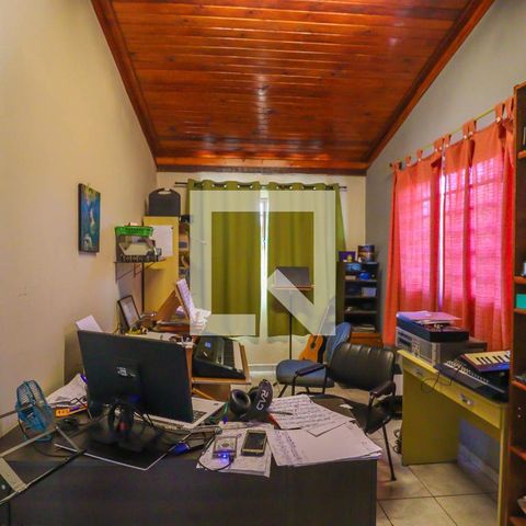 Casa à venda com 600m², 6 quartos e 4 vagasQuarto de Serviço