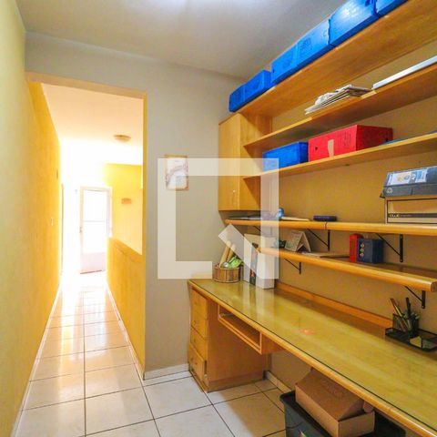 Casa à venda com 600m², 6 quartos e 4 vagasEscritório
