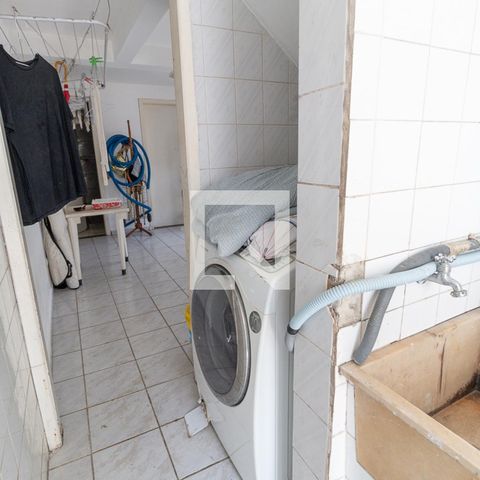 Casa à venda com 450m², 6 quartos e 7 vagas Casa à venda com 450m², 6 quartos e 7 vagasÁrea de Serviço