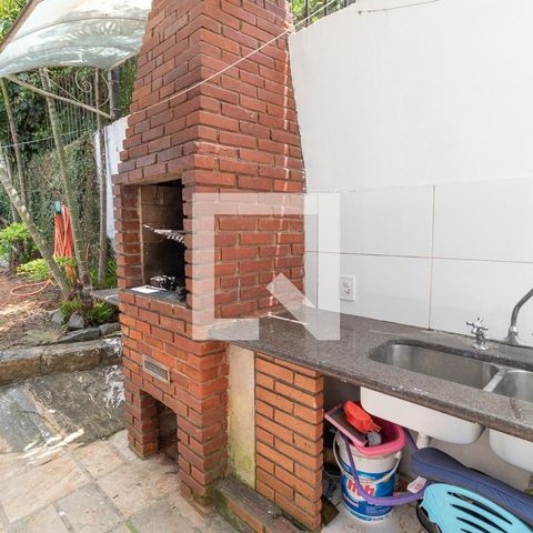 Casa à venda com 450m², 6 quartos e 7 vagas Casa à venda com 450m², 6 quartos e 7 vagasChurrasqueira