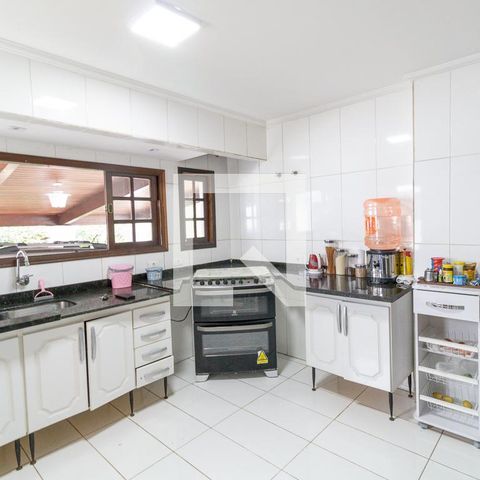 Casa à venda com 450m², 6 quartos e 7 vagas Casa à venda com 450m², 6 quartos e 7 vagasCozinha