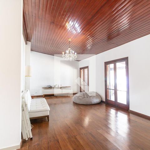 Casa à venda com 450m², 6 quartos e 7 vagas Casa à venda com 450m², 6 quartos e 7 vagasSala