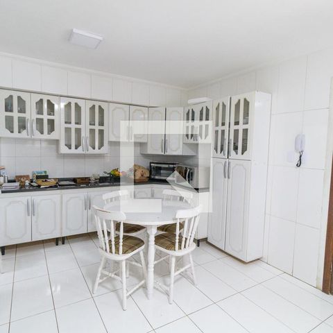 Casa à venda com 450m², 6 quartos e 7 vagas Casa à venda com 450m², 6 quartos e 7 vagasCozinha