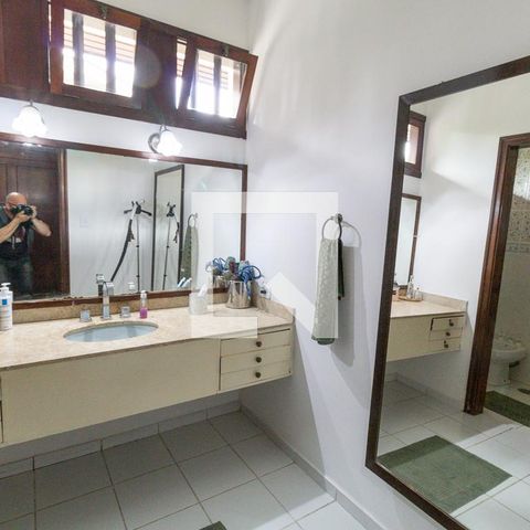 Casa à venda com 450m², 6 quartos e 7 vagas Casa à venda com 450m², 6 quartos e 7 vagasBanheiro da Suite