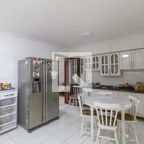 Casa à venda com 450m², 6 quartos e 7 vagas Casa à venda com 450m², 6 quartos e 7 vagasCozinha