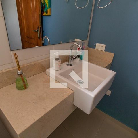 Casa à venda com 450m², 6 quartos e 7 vagas Casa à venda com 450m², 6 quartos e 7 vagasBanheiro da Edicula