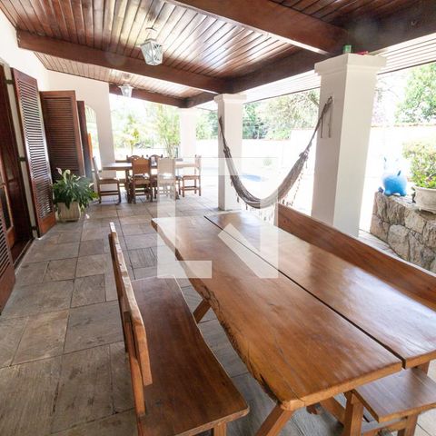 Casa à venda com 450m², 6 quartos e 7 vagas Casa à venda com 450m², 6 quartos e 7 vagasVaranda