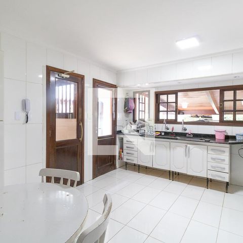 Casa à venda com 450m², 6 quartos e 7 vagas Casa à venda com 450m², 6 quartos e 7 vagasCozinha