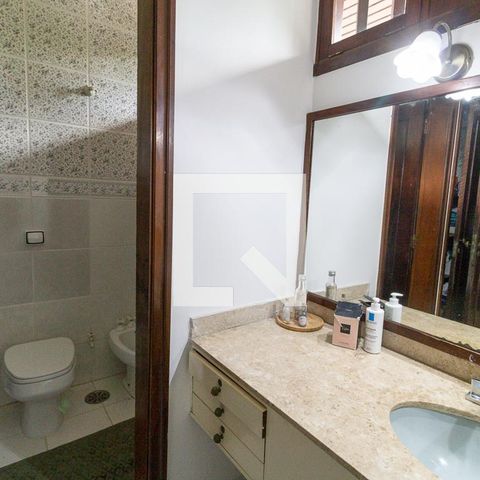 Casa à venda com 450m², 6 quartos e 7 vagas Casa à venda com 450m², 6 quartos e 7 vagasBanheiro da Suite