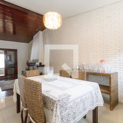 Casa à venda com 450m², 6 quartos e 7 vagas Casa à venda com 450m², 6 quartos e 7 vagasSala de Jantar