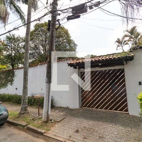 Casa à venda com 450m², 6 quartos e 7 vagas Casa à venda com 450m², 6 quartos e 7 vagasFachada