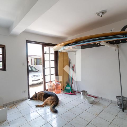Casa à venda com 450m², 6 quartos e 7 vagas Casa à venda com 450m², 6 quartos e 7 vagasÁrea de Serviço