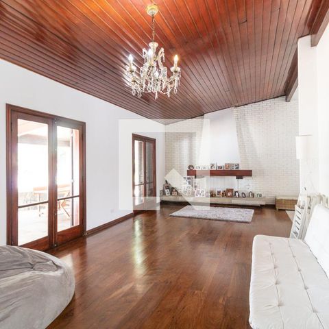 Casa à venda com 450m², 6 quartos e 7 vagas Casa à venda com 450m², 6 quartos e 7 vagasSala