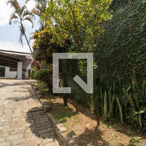Casa à venda com 450m², 6 quartos e 7 vagas Casa à venda com 450m², 6 quartos e 7 vagasGaragem
