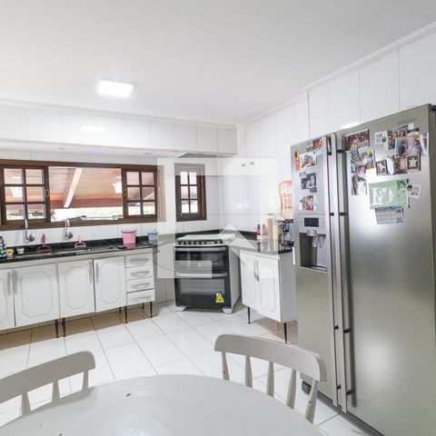 Casa à venda com 450m², 6 quartos e 7 vagas Casa à venda com 450m², 6 quartos e 7 vagasCozinha