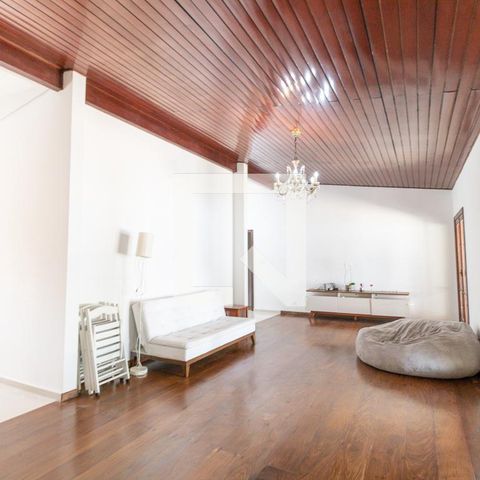 Casa à venda com 450m², 6 quartos e 7 vagas Casa à venda com 450m², 6 quartos e 7 vagasSala