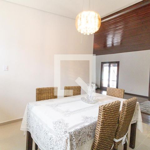 Casa à venda com 450m², 6 quartos e 7 vagas Casa à venda com 450m², 6 quartos e 7 vagasSala de Jantar