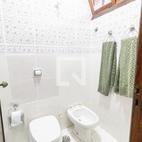 Casa à venda com 450m², 6 quartos e 7 vagas Casa à venda com 450m², 6 quartos e 7 vagasBanheiro da Suite