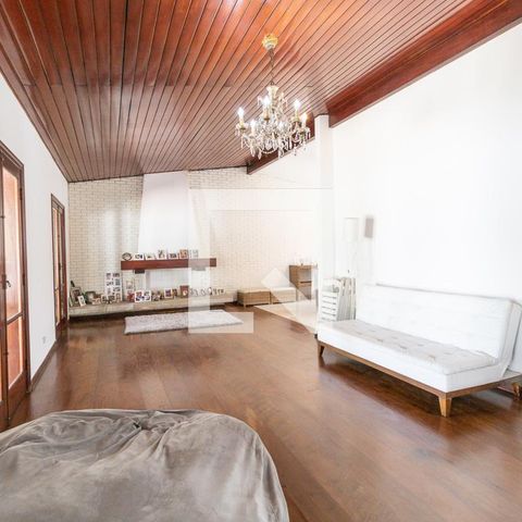 Casa à venda com 450m², 6 quartos e 7 vagas Casa à venda com 450m², 6 quartos e 7 vagasSala